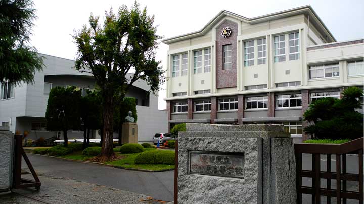 愛媛県立松山東高等学校の写真
