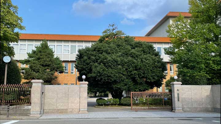 石川県立金沢泉丘高等学校の写真