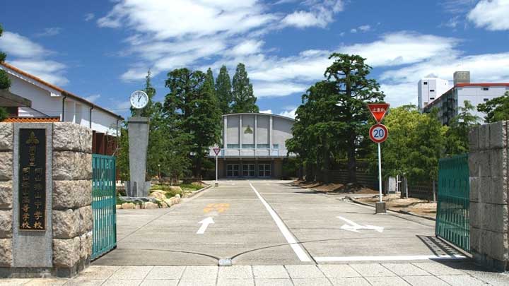 岡山県立岡山操山高等学校の写真